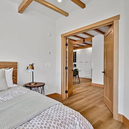 Ravens Crest Lodge - Stunning Views Perfectly Located On Main Street Canmore Dış mekan fotoğraf
