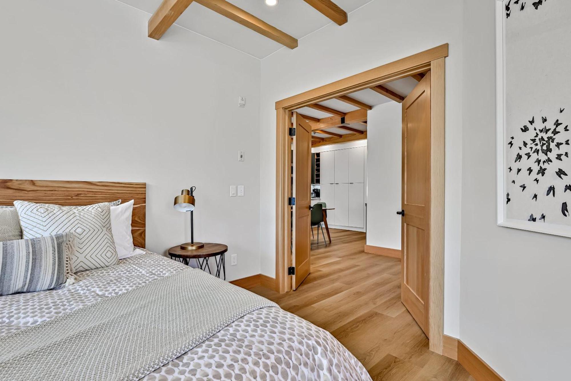 Ravens Crest Lodge - Stunning Views Perfectly Located On Main Street Canmore Dış mekan fotoğraf